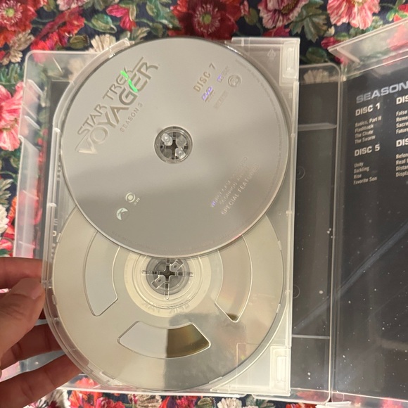 Star Trek Voyager Complete Series Box Set - Picture 12 of 12